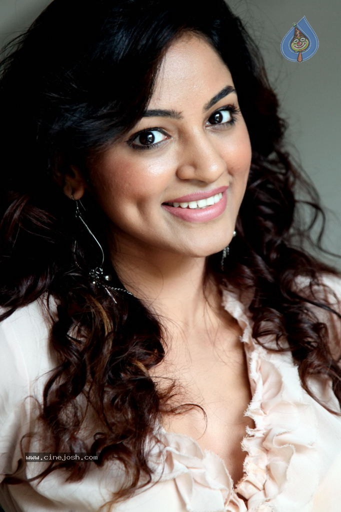 Shilpi Sharma Hot Stills - 25 / 123 photos
