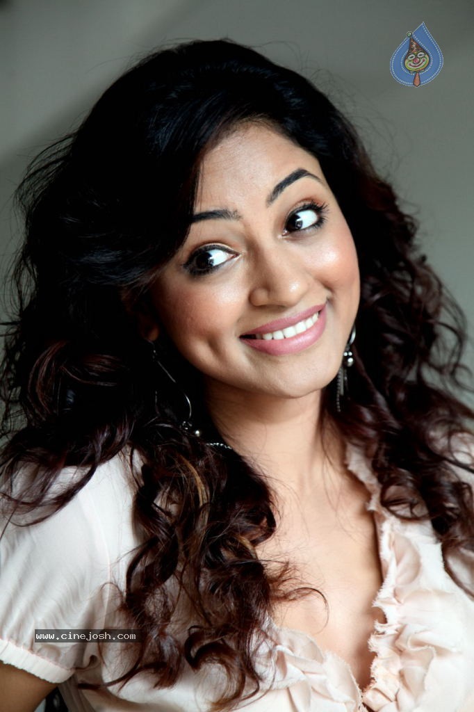 Shilpi Sharma Hot Stills - 29 / 123 photos