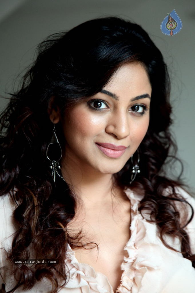 Shilpi Sharma Hot Stills - 78 / 123 photos
