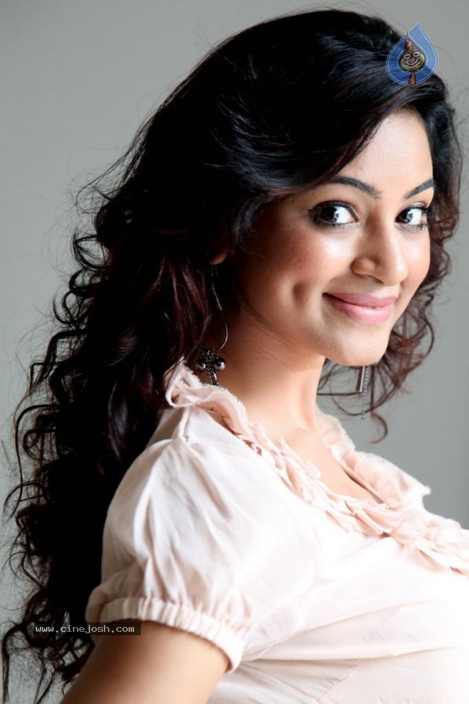Shilpi Sharma Hot Stills - 79 / 123 photos