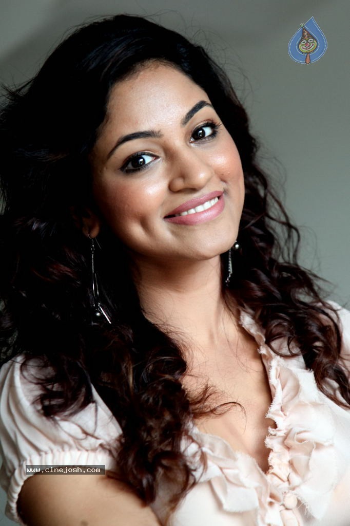 Shilpi Sharma Hot Stills - 87 / 123 photos