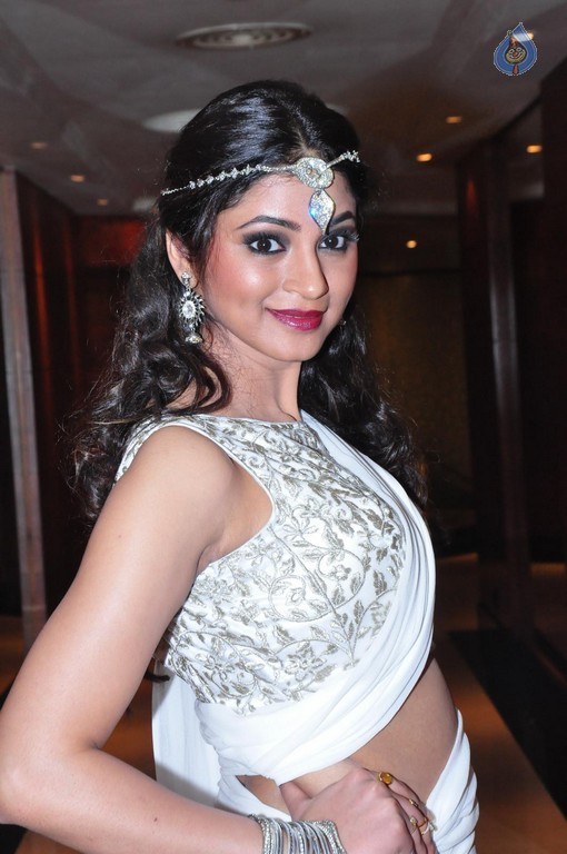 Shilpi Sharma Latest Pics - 24 / 42 photos