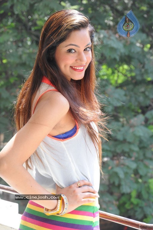 Shilpi Sharma New Pics - 41 / 127 photos