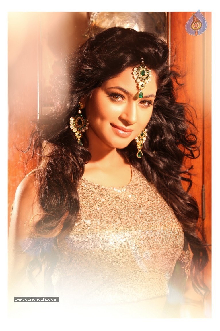 Shilpi Sharma New Portfolio - 17 / 45 photos