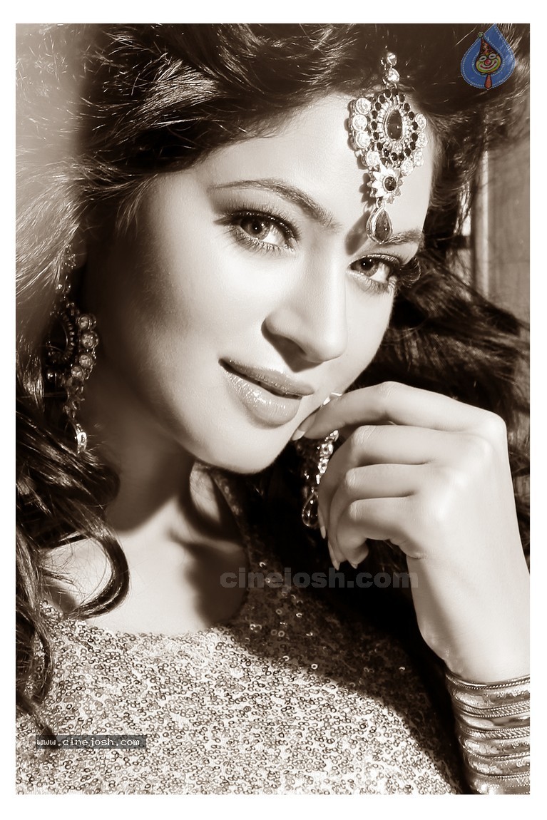 Shilpi Sharma New Portfolio - 23 / 45 photos