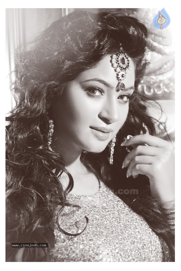 Shilpi Sharma New Portfolio - 38 / 45 photos