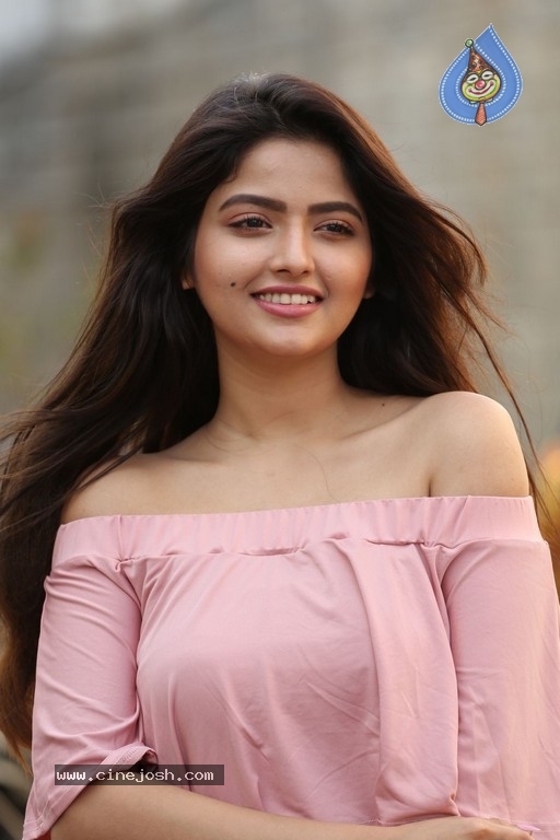 Shirin Kanchwala Photos - 3 / 53 photos