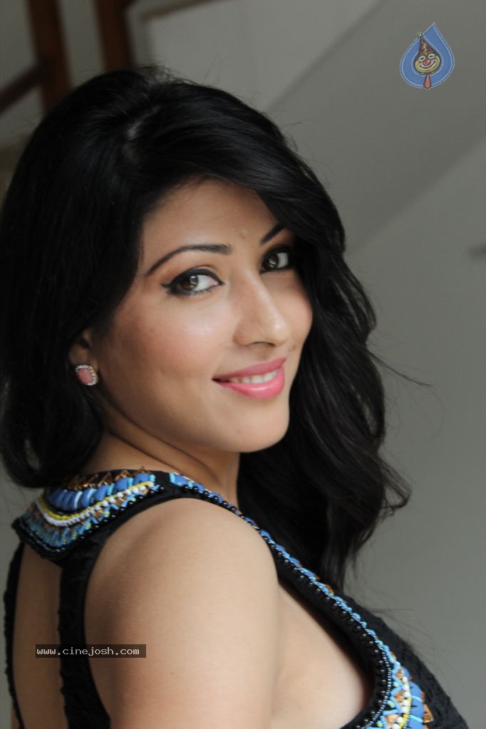 Shivani Stills - 2 / 50 photos