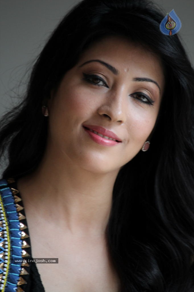 Shivani Stills - 39 / 50 photos