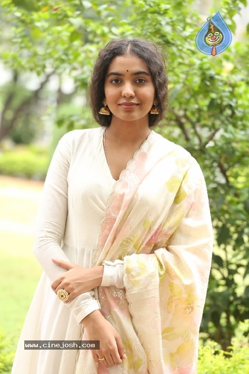 Shivathmika Rajashekar Photos - 14 / 21 photos