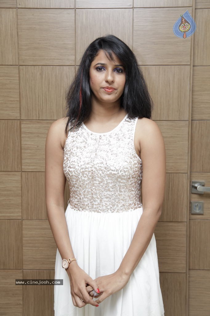 Shraavya Reddy New Gallery - 31 / 69 photos