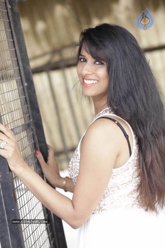 Shraavya Reddy New Gallery - 40 / 69 photos