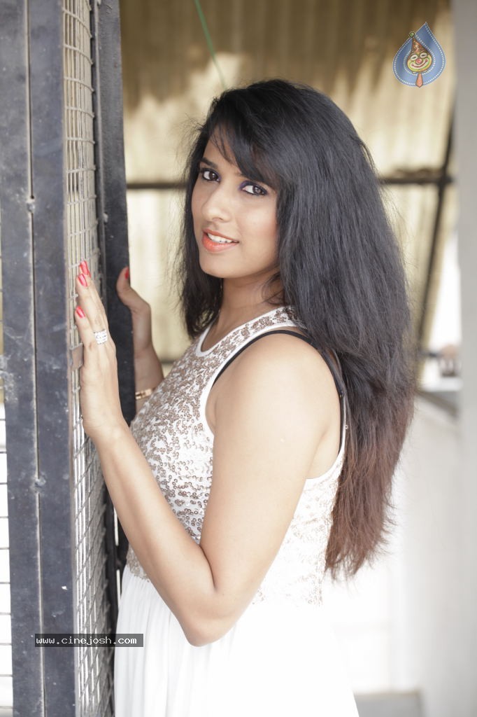 Shraavya Reddy New Gallery - 50 / 69 photos