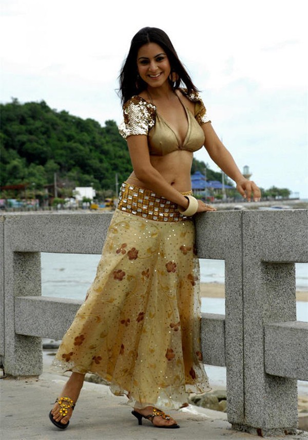 Shradda Arya  - 11 / 15 photos