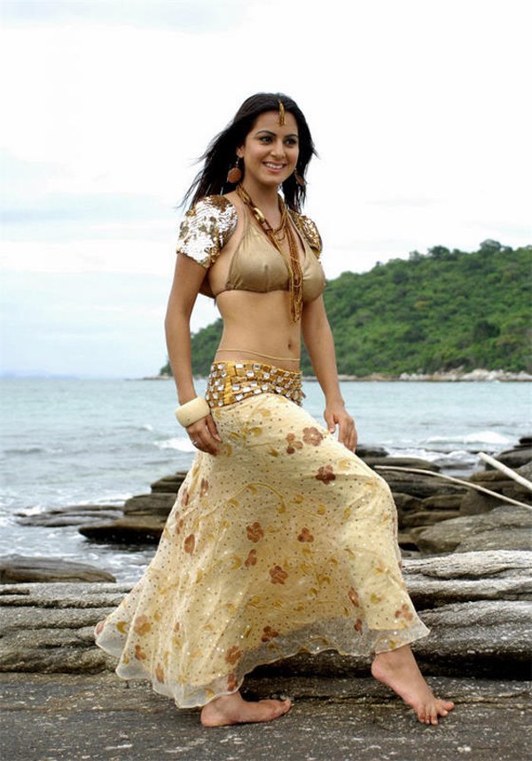 Shradda Arya  - 13 / 15 photos