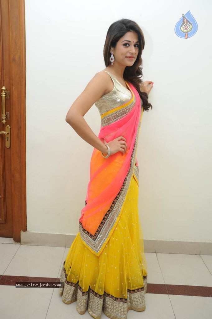 Shraddha Das Hot Photos - 79 / 117 photos