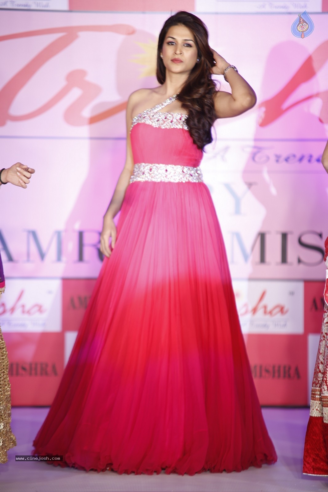 Shraddha Das Latest Pics - 77 / 91 photos