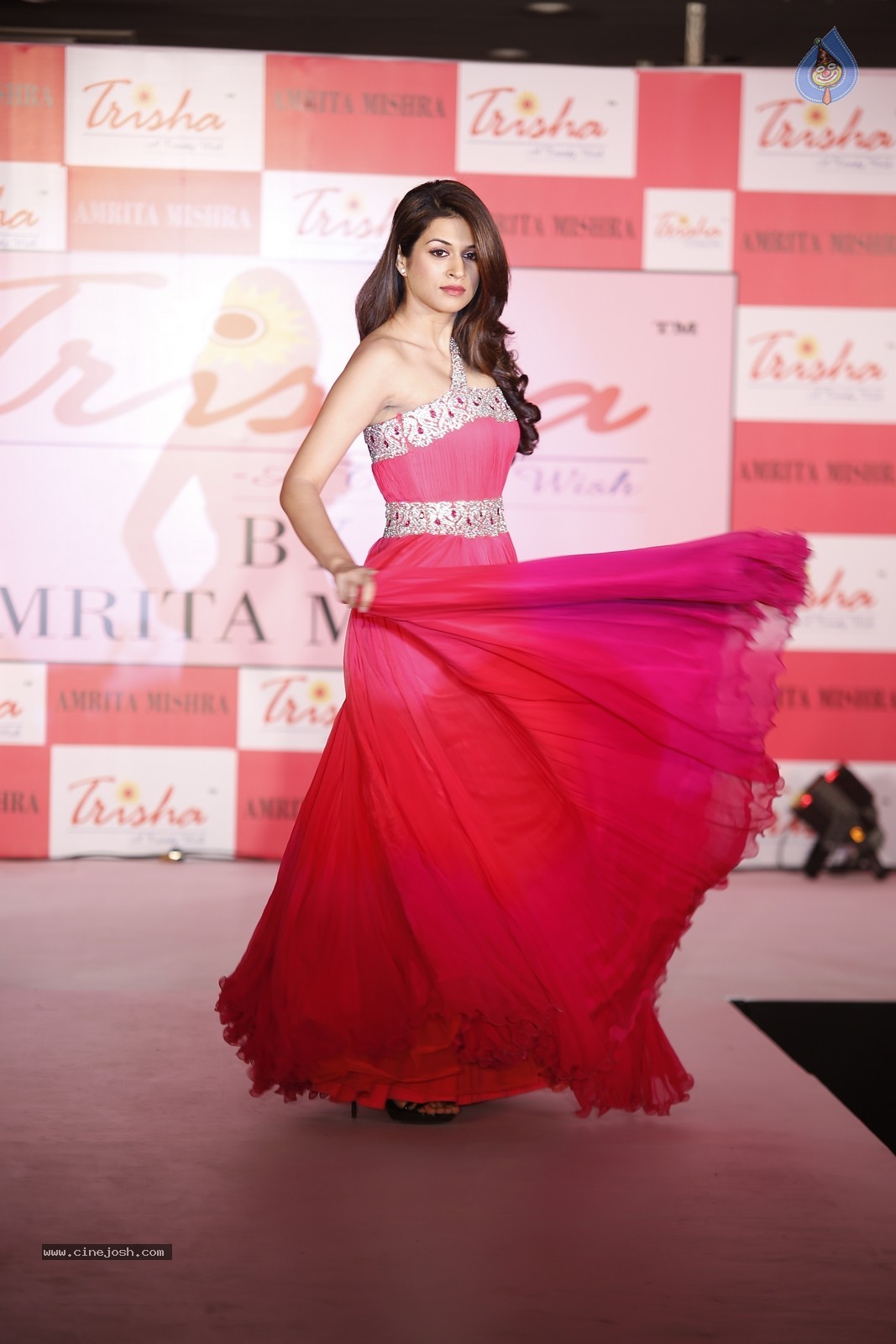 Shraddha Das Latest Pics - 89 / 91 photos
