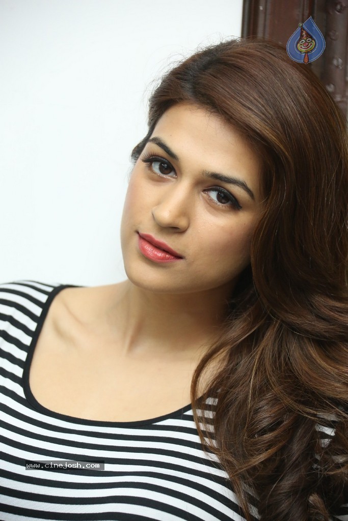 Shraddha Das Latest Pics - 71 / 76 photos