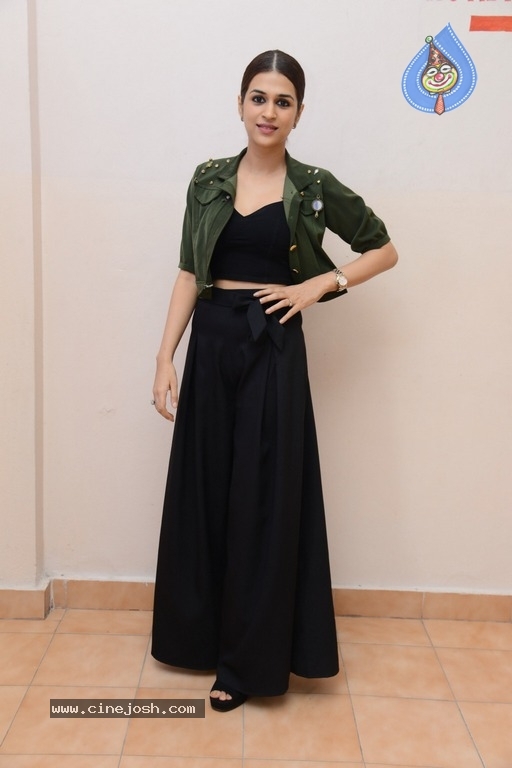 Shraddha Das Latest Stills - 2 / 10 photos