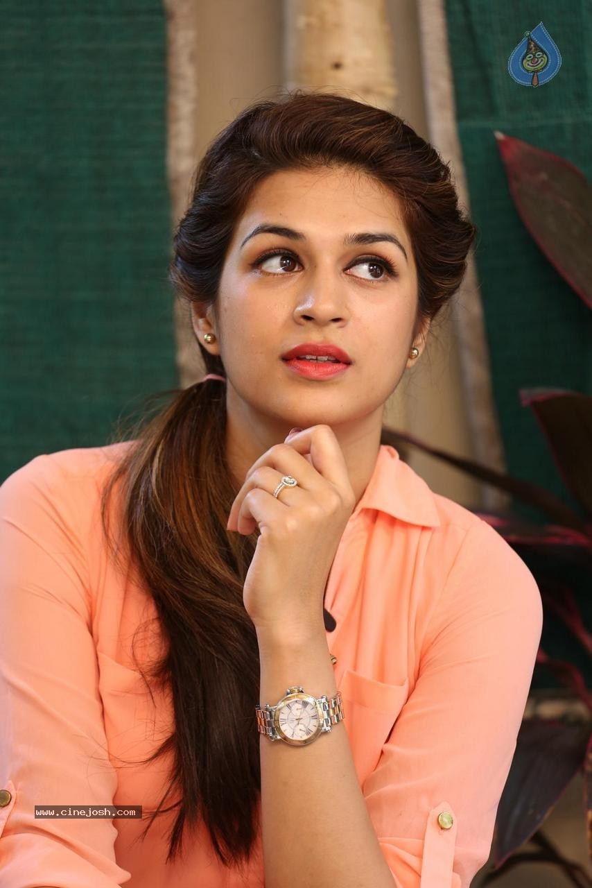 Shraddha Das New Gallery - 44 / 96 photos