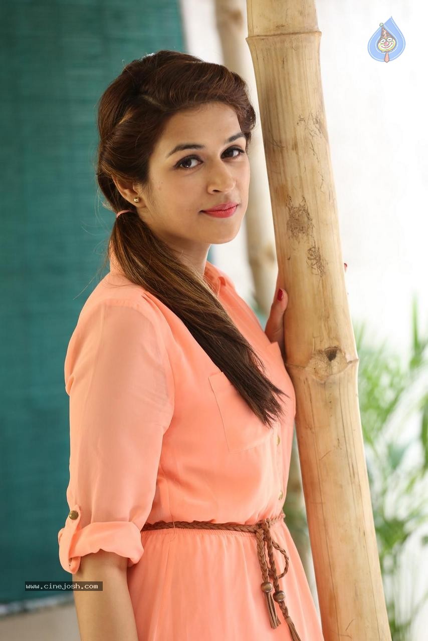 Shraddha Das New Gallery - 70 / 96 photos