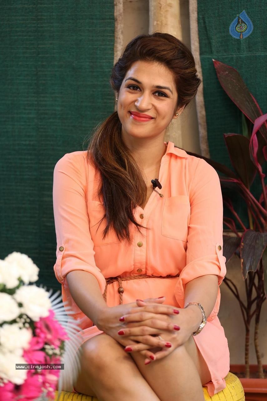 Shraddha Das New Gallery - 82 / 96 photos