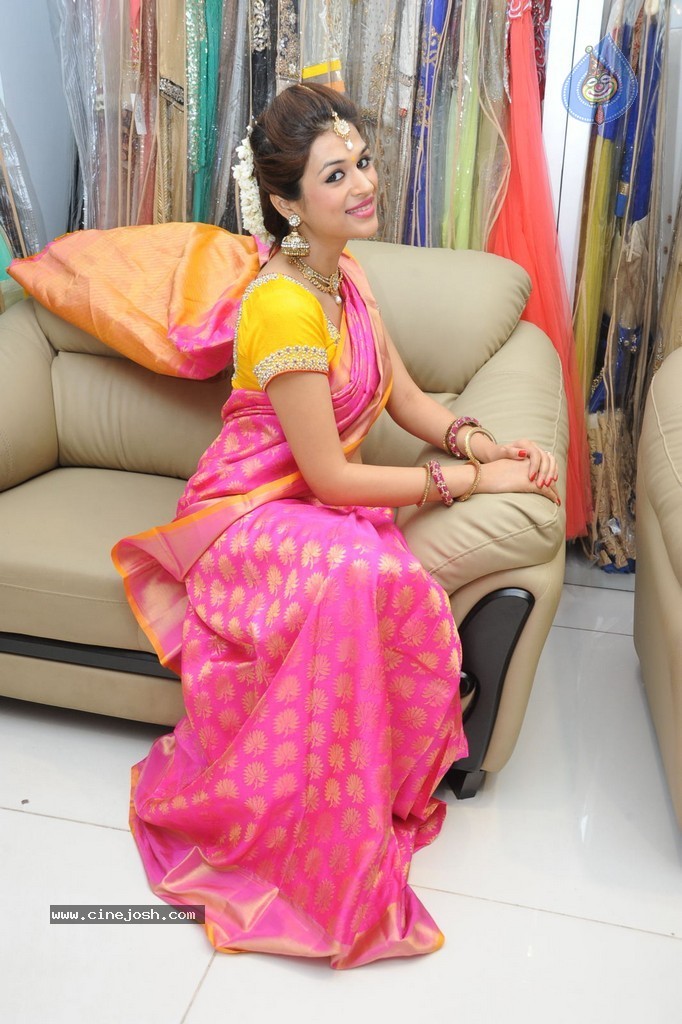 Shraddha Das New Images - 4 / 62 photos