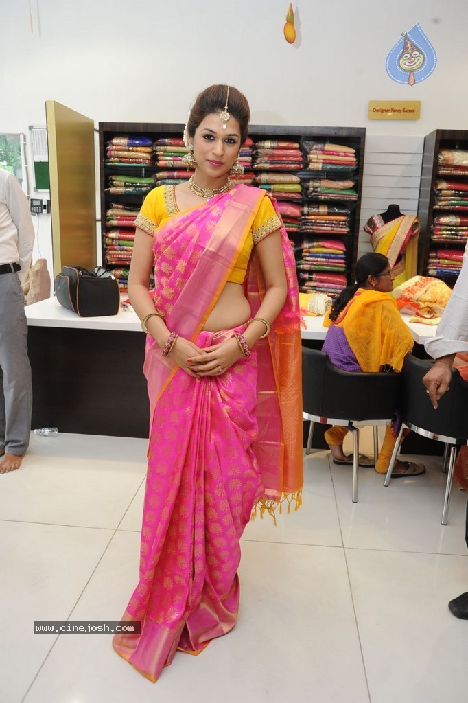 Shraddha Das New Images - 7 / 62 photos