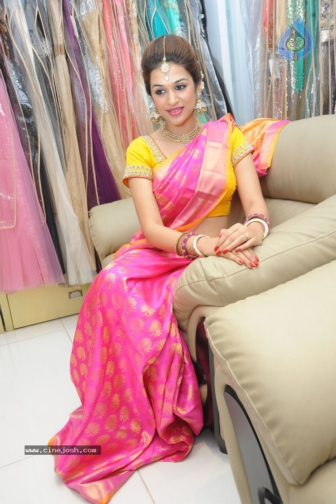 Shraddha Das New Images - 11 / 62 photos
