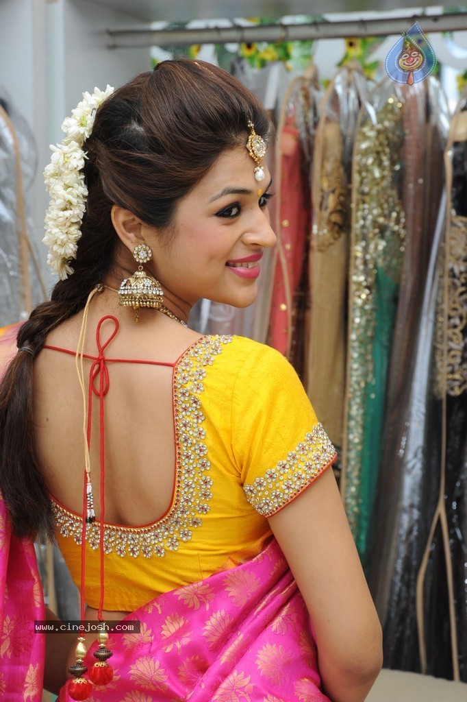 Shraddha Das New Images - 24 / 62 photos