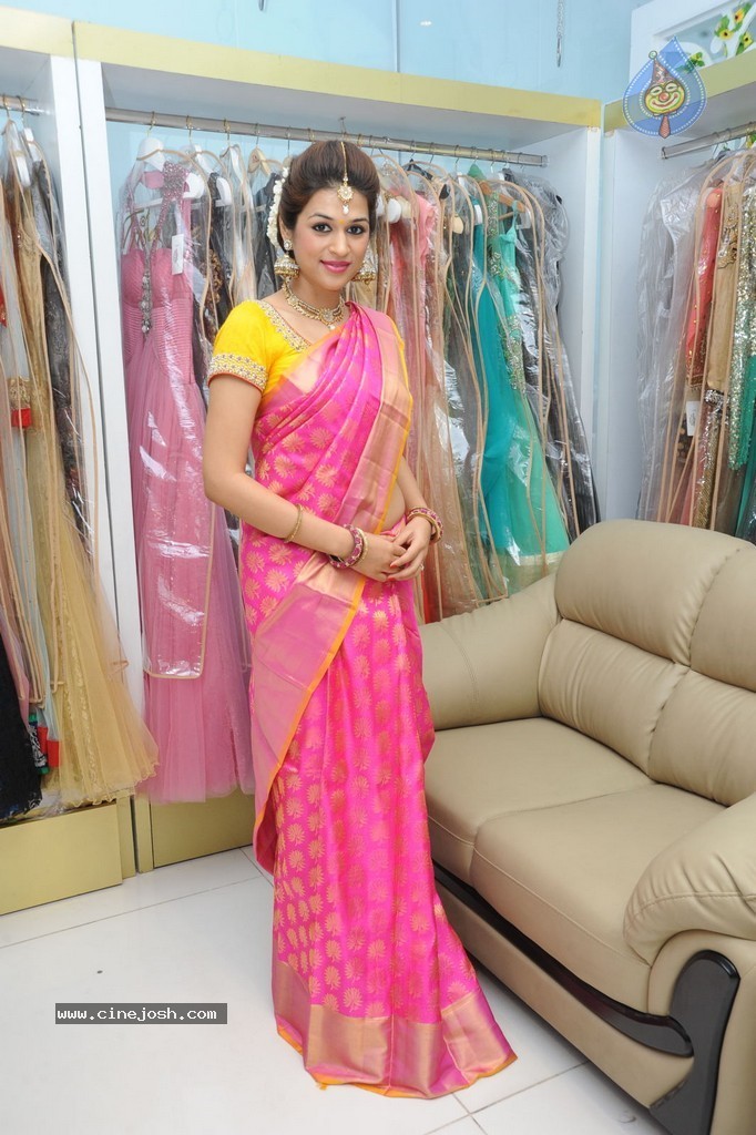 Shraddha Das New Images - 40 / 62 photos