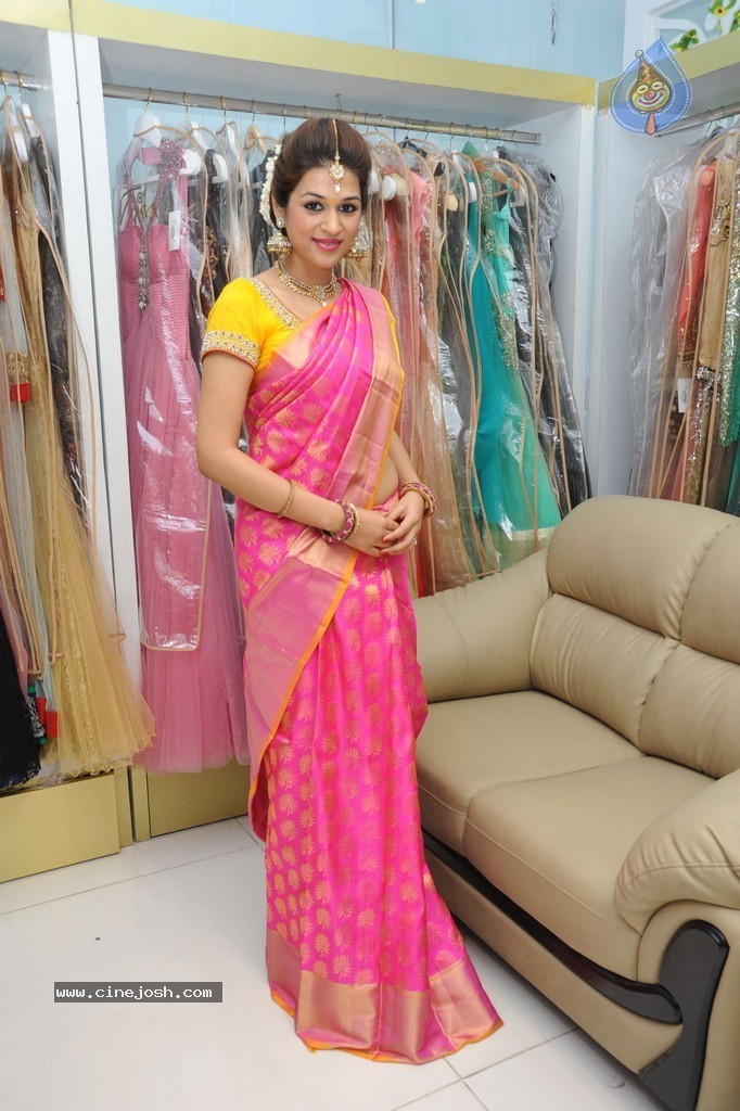 Shraddha Das New Images - 43 / 62 photos