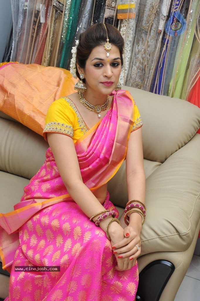 Shraddha Das New Images - 46 / 62 photos
