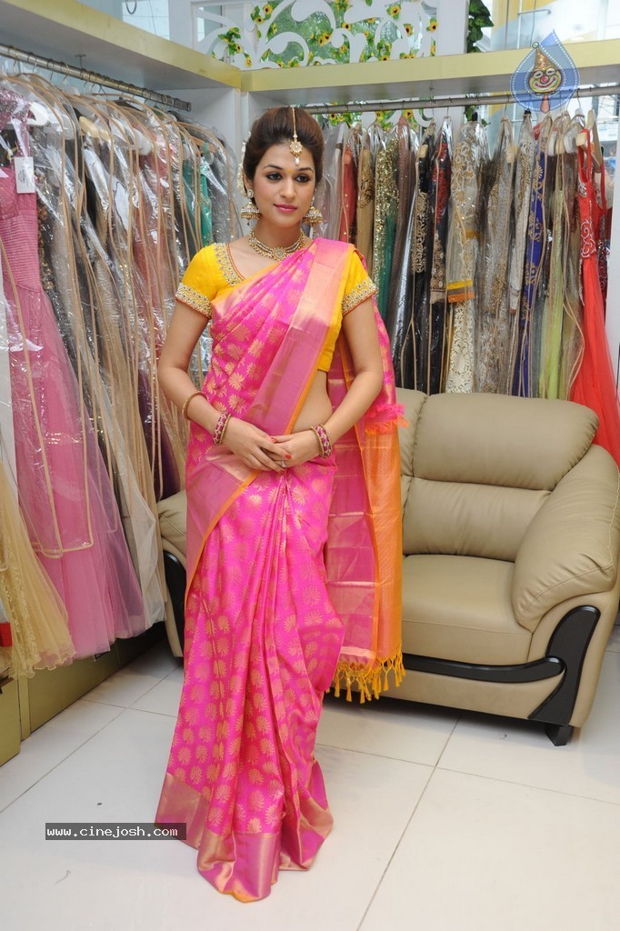 Shraddha Das New Images - 56 / 62 photos