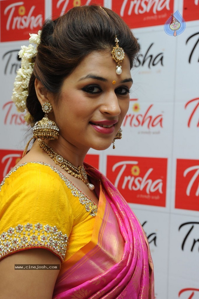 Shraddha Das New Images - 62 / 62 photos