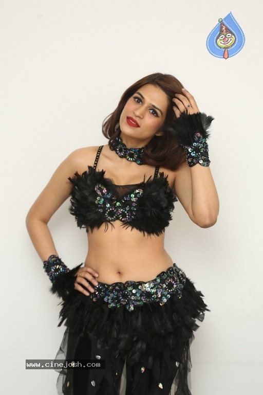 Shraddha Das New Photos - 7 / 21 photos