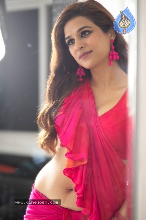 Shraddha Das New Photos - 2 / 6 photos