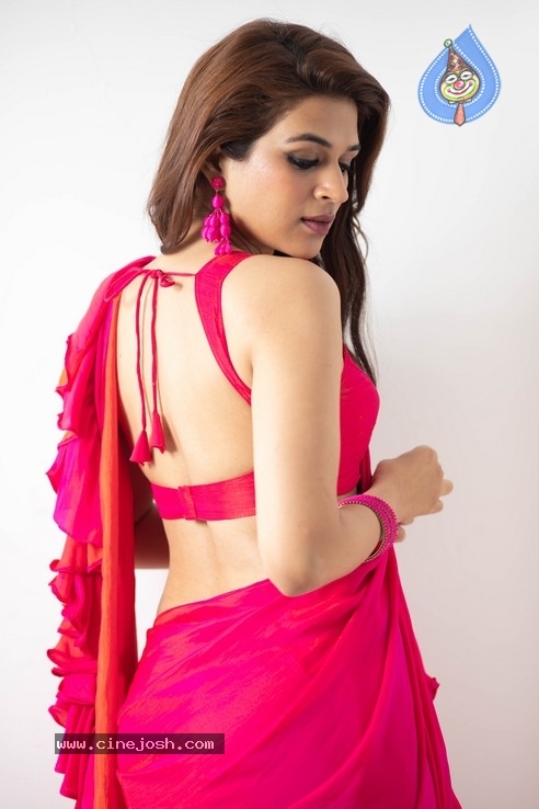 Shraddha Das New Photos - 5 / 6 photos