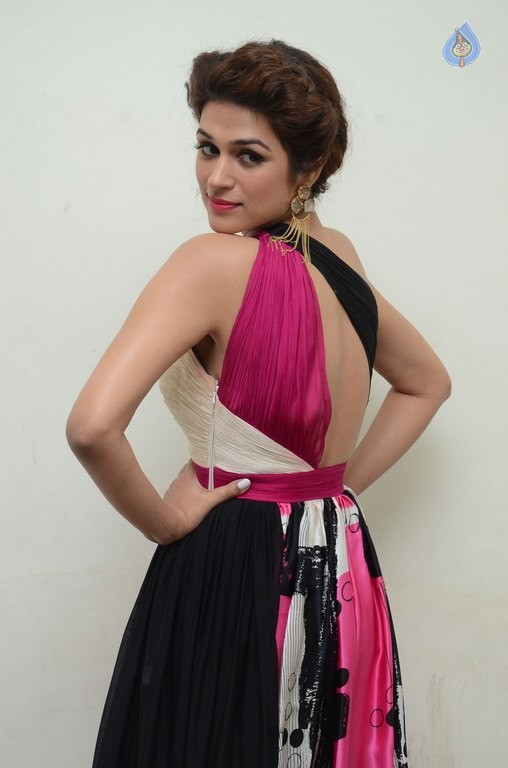Shraddha Das New Pics - 11 / 42 photos