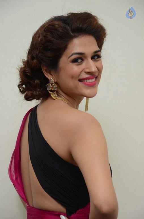 Shraddha Das New Pics - 30 / 42 photos
