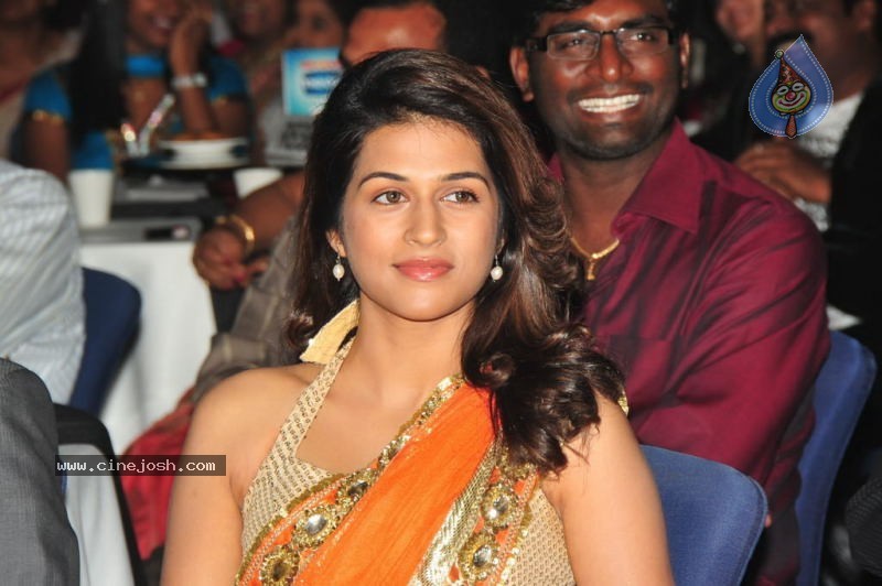 Shraddha Das Photo Gallery - 1 / 39 photos