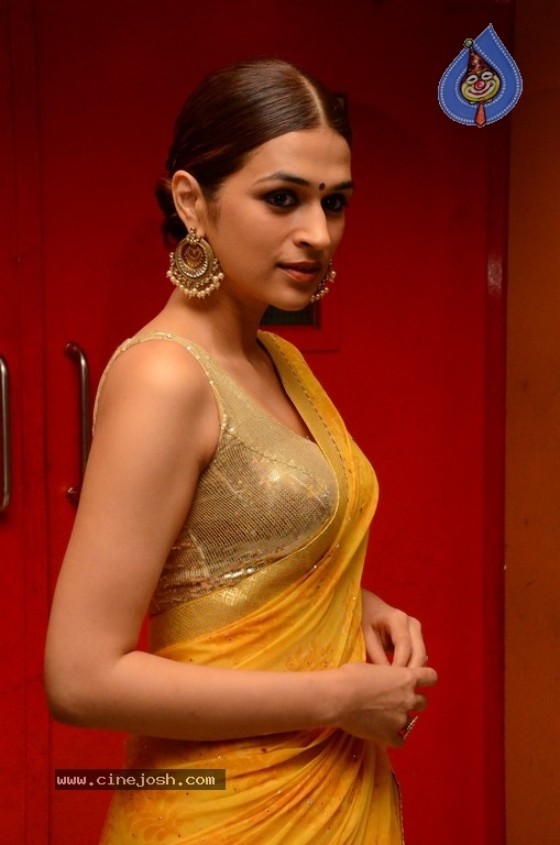 Shraddha Das Photos - 2 / 21 photos