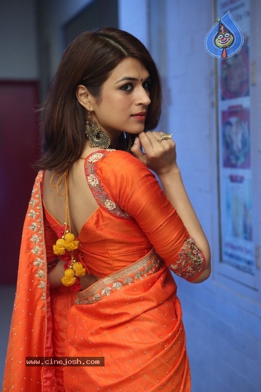 Shraddha Das Stills - 8 / 28 photos