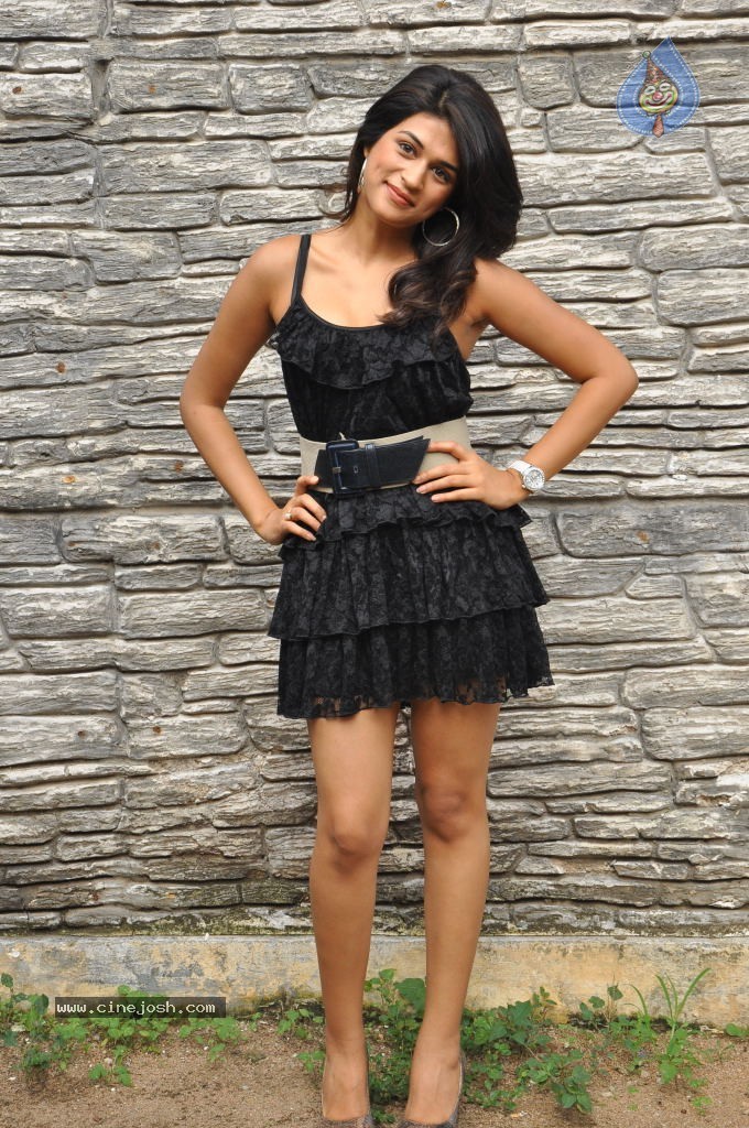 Shraddha Das Stills Gallery - 5 / 46 photos