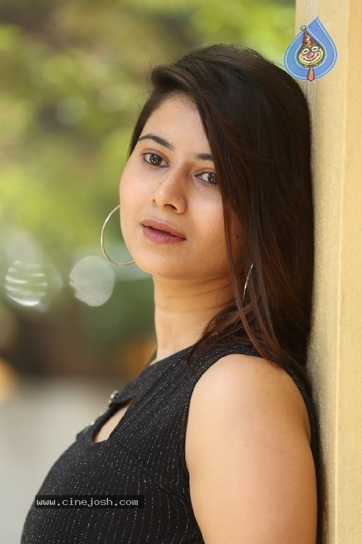 Shraddha Sharma Photos - 7 / 21 photos