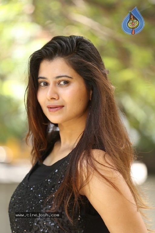 Shraddha Sharma Stills - 14 / 21 photos