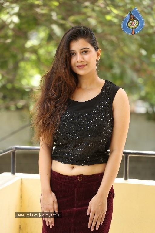 Shraddha Sharma Stills - 21 / 21 photos