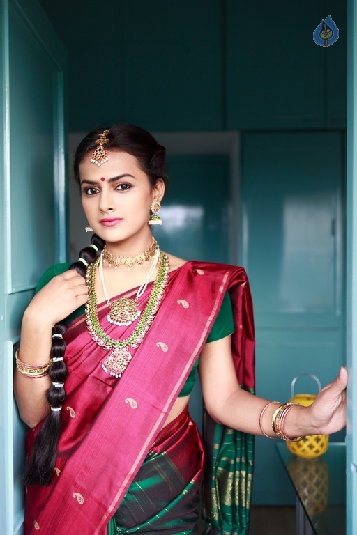 Shraddha Srinath Latest Photos - 17 / 35 photos