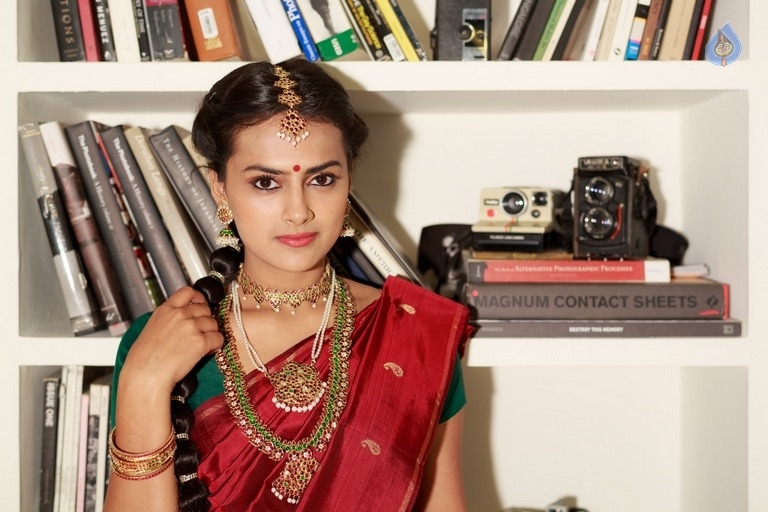 Shraddha Srinath Latest Photos - 20 / 35 photos